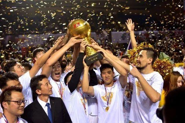 季后赛-米切尔30分阿伦16+18 骑士力克魔术1-0